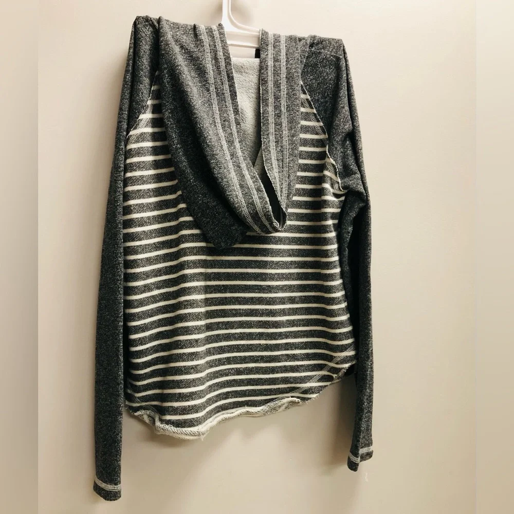 Hem & thread pre-loved hoodie - Picture 2 of 4